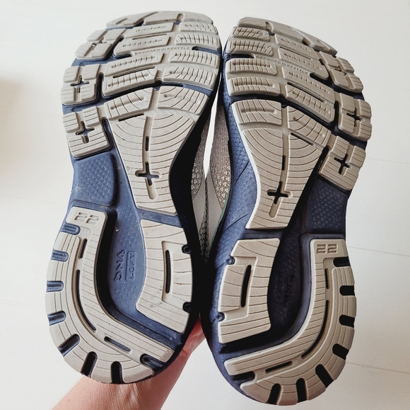 Brooks Adrenaline GTS in Grey / Peacoat / Aruba - Picture 13 of 16